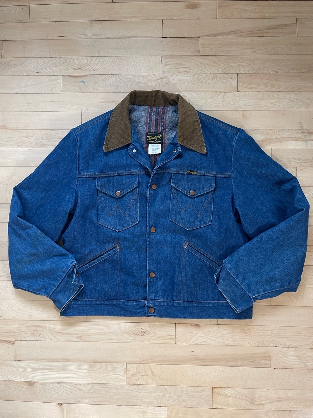 Rare 1980s Vintage Wrangler No Fault Denim Jacket with Brown Corduroy Collar